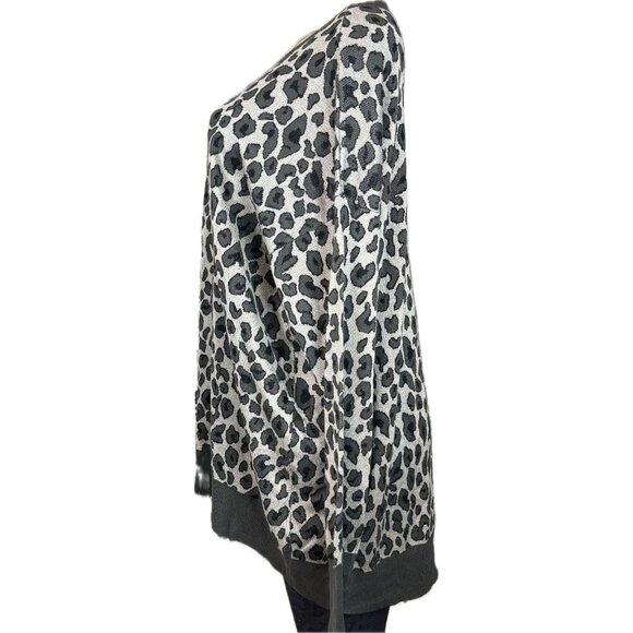 Isaac Mizrahi +XXL Gray Animal Print Crew Neck Ribbed Trim Long Sleeve Sweater - Picture 2 of 7